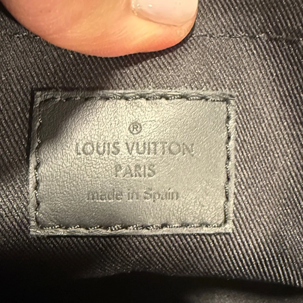 Louis Vuitton Black Leather S Cape Messenger Taurillon Shoulder Bag